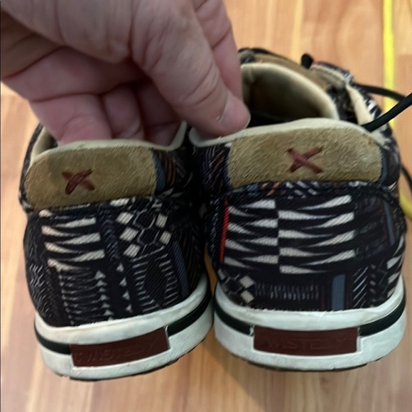 Twisted X Print Aztec Patterned Sneakers - Black and Red Size 8 - Picture 6 of 7